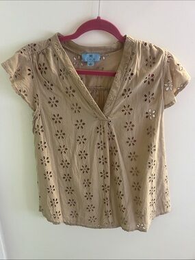 CeCe Beige Eyelet V-Neck Short Sleeve Blouse
